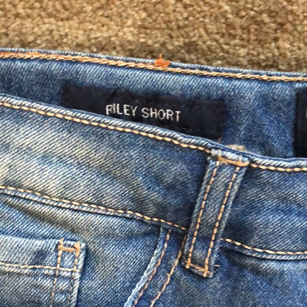 Girl’s Lucky Brand frayed hemmed Riley ADA washed jean button shorts